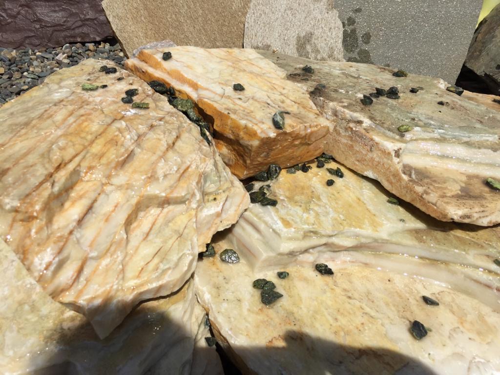 картинка Ландшафтный белый мрамор от интернет-магазина природного камня "Аквилон"