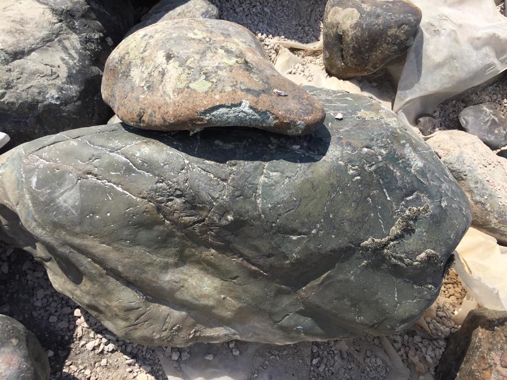 картинка Валун метеорит от интернет-магазина природного камня "Аквилон"