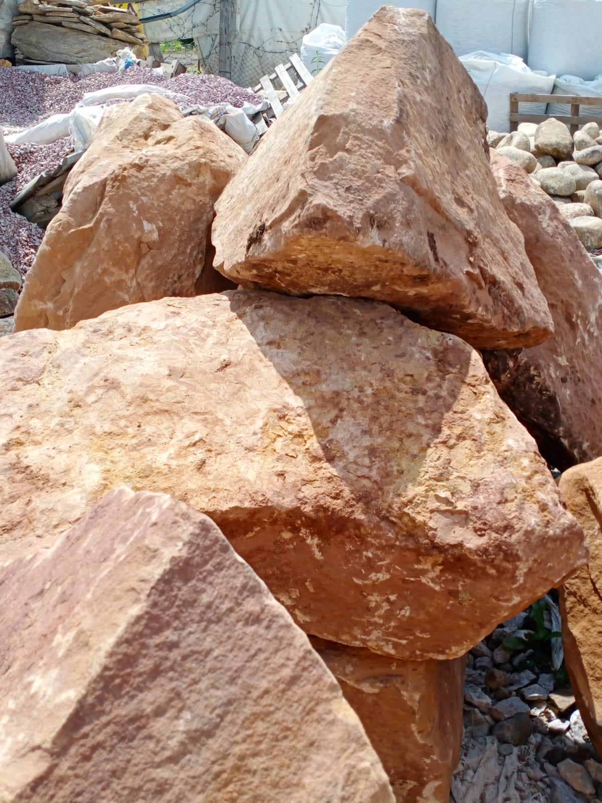 картинка Ландшафтный песчаник Мегалит от интернет-магазина природного камня "Аквилон"